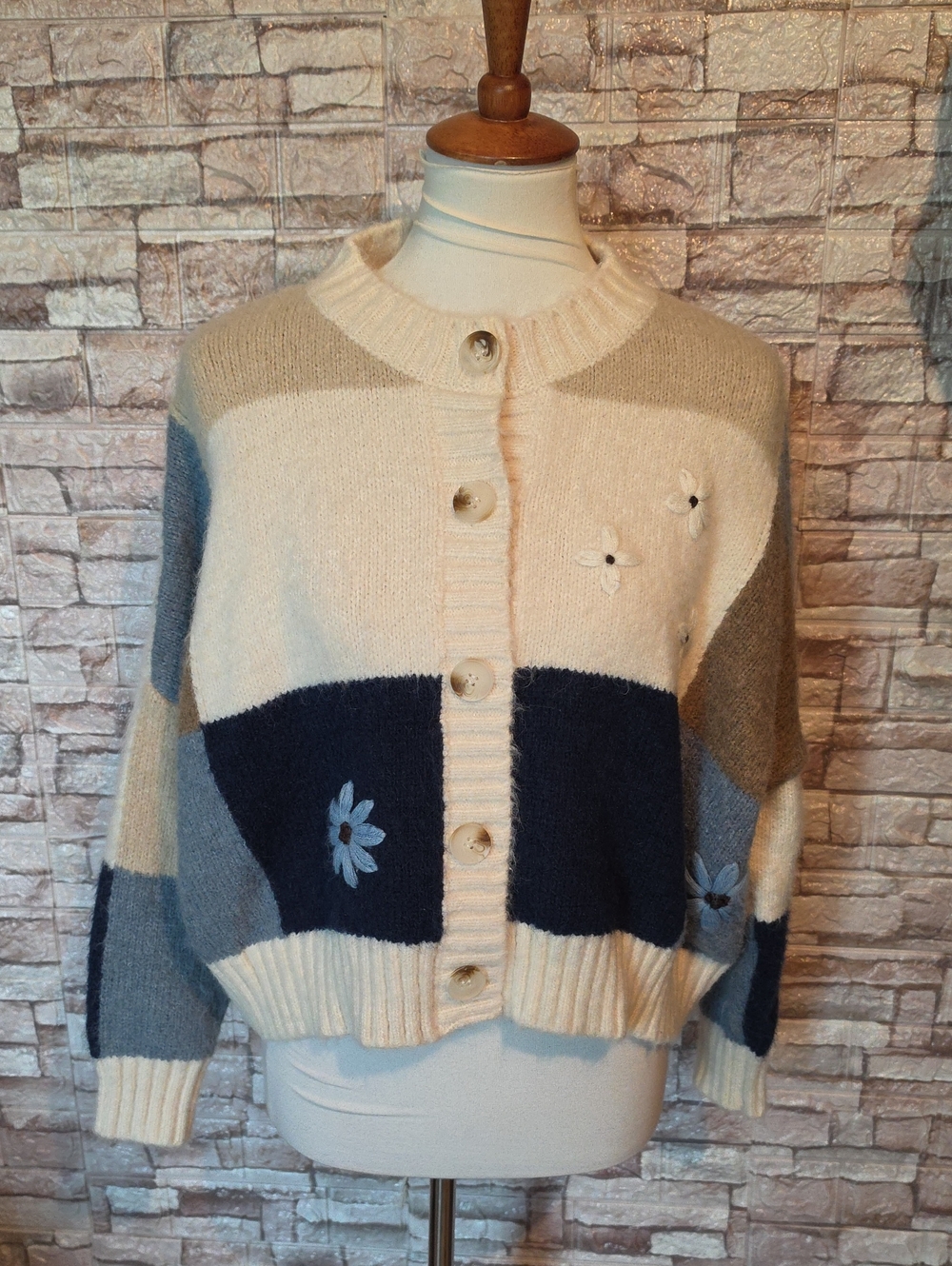Luna Ivy Cream & Blue Colorblock Floral Knit Cardigan Sweater